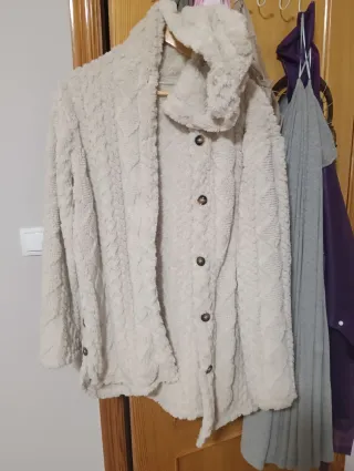 Chaqueta beige de borreguito