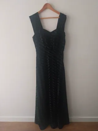 Vestido largo elegante de terciopelo negro