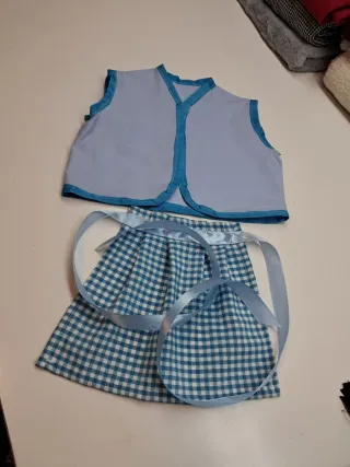 Delantal y chaleco azul a cuadros