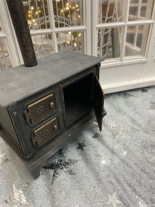 Cocina de leña para casa de muñecas