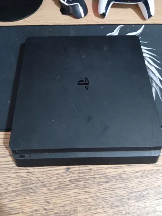 PS4 Slim Sony Negra mando y 8 juegos