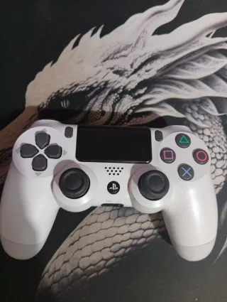 PS4 Slim Sony Negra mando y 8 juegos