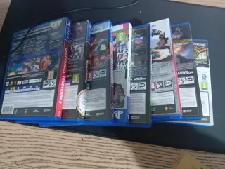 PS4 Slim Sony Negra mando y 8 juegos