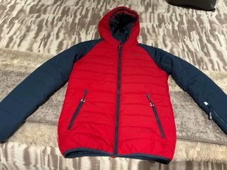 Chaqueta de esquí TROLLKIDS roja y azul.164 cm