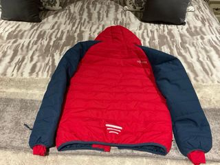 Chaqueta de esquí TROLLKIDS roja y azul.164 cm