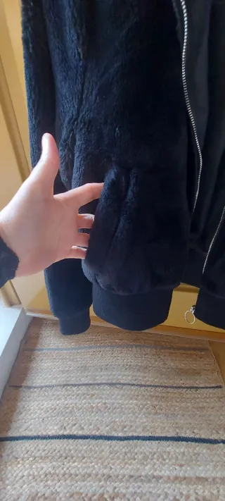 Chaqueta de pelo negra