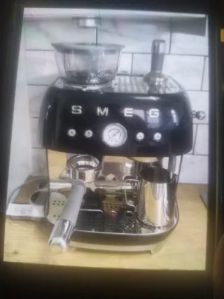 Cafetera Espresso Smeg con Molinillo