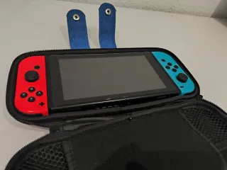 Nintendo Switch Cargador y Funda Roja