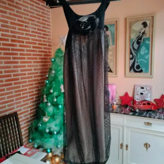 Vestido de noche negro y beige