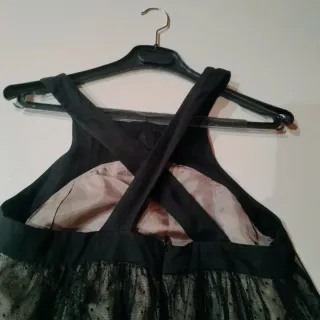 Vestido de noche negro y beige