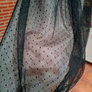 Vestido de noche negro y beige