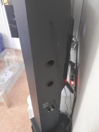 Torre de sonido negra