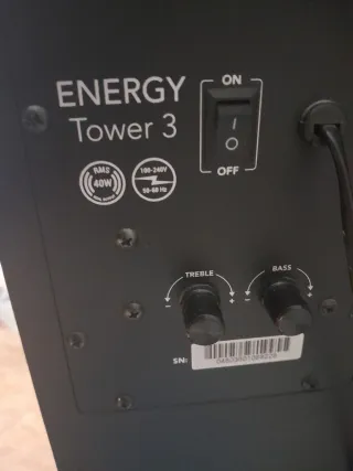 Torre de sonido negra