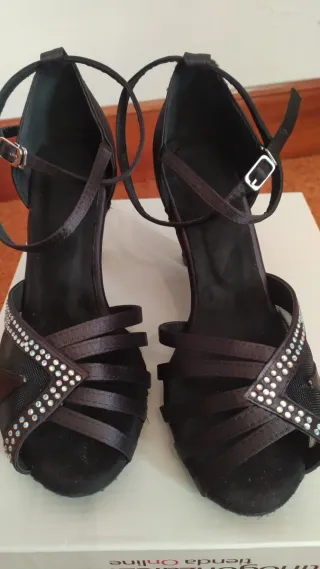 Zapatos de baile negros con pedrería