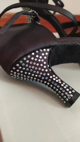 Zapatos de baile negros con pedrería
