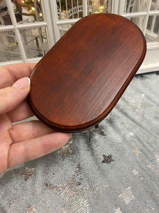 Mesa de madera para casa de muñecas