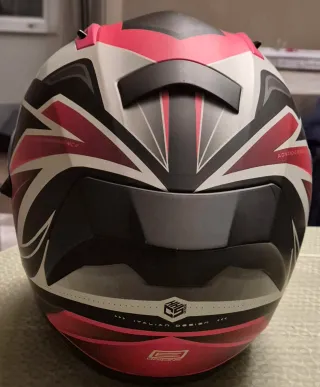 Casco de moto integral rosa y negro