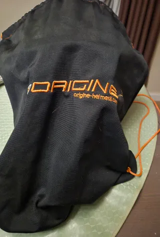 Casco de moto integral rosa y negro