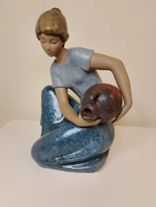 SKU 01012336 LLADRÓ  "Joven cantarera"