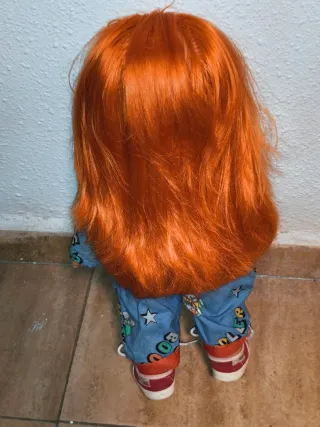 Muñeca Poca Pecas con mono y zapatillas