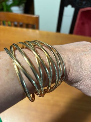 Bracciale rigido intrecciato in metallo color oro