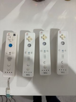 Nintendo Wii y 4 mandos
