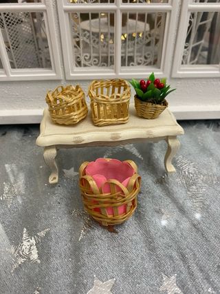 Cestas de mimbre para casa de muñecas