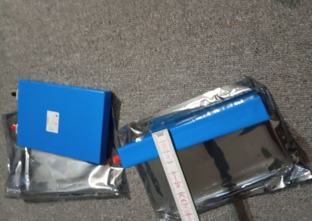 Lotto di 4 batterie LiFePO4 3.2V nuove