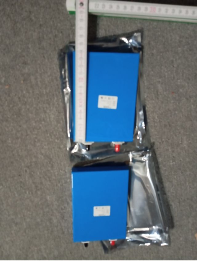 Lotto di 4 batterie LiFePO4 3.2V nuove