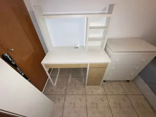 Mesa estudio Ikea Mickey con estantería