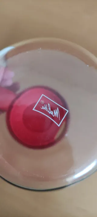 Jarra de cristal vintage con asa roja