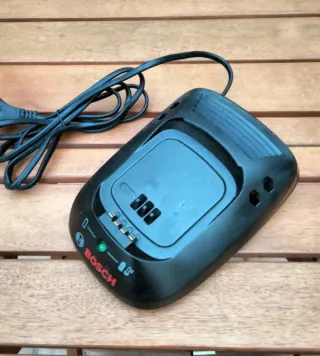 Cargador baterias Bosch AL2215CV