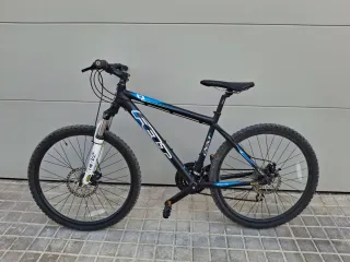 Bicicleta Felt 29 Negra y Azul