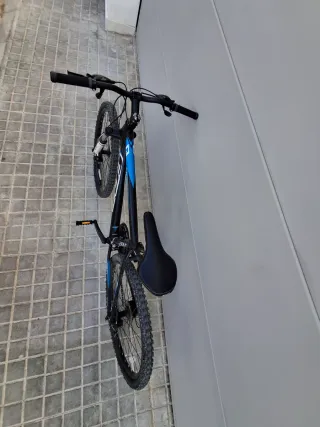 Bicicleta Felt 29 Negra y Azul