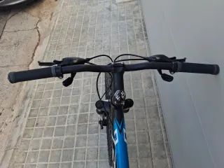 Bicicleta Felt 29 Negra y Azul