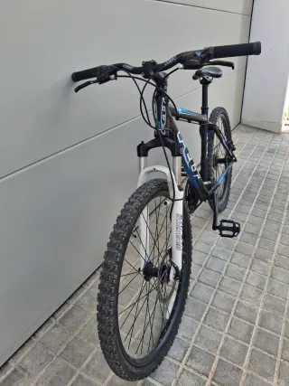 Bicicleta Felt 29 Negra y Azul