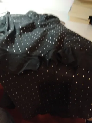 Vestido de fiesta negro con lunares brillantes peq