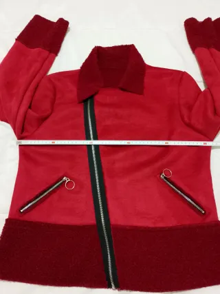 Cazadora burdeos estilo motorista