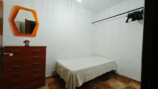 Se alquila habitación