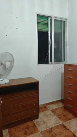 Se alquila habitación