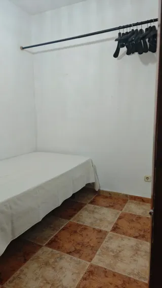Se alquila habitación