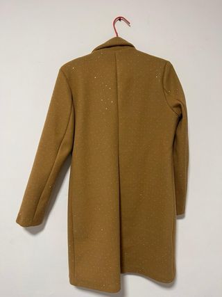 Abrigo M.S.station marrón con detalles dorados
