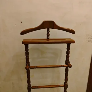 Galán de noche vintage de madera