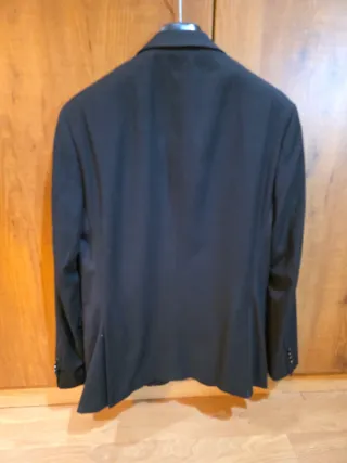 Traje de hombre negro. Un solo uso