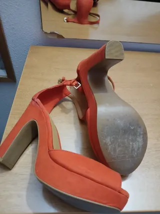 Sandalias tacón rojas Stradivarius