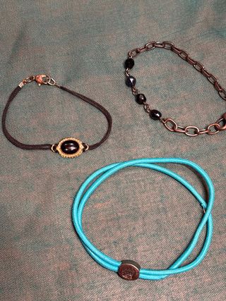 Pulsera dorada y gris con cuentas