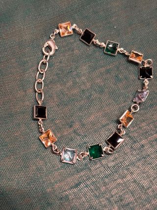 Pulsera dorada y gris con cuentas