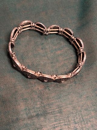 Pulsera dorada y gris con cuentas