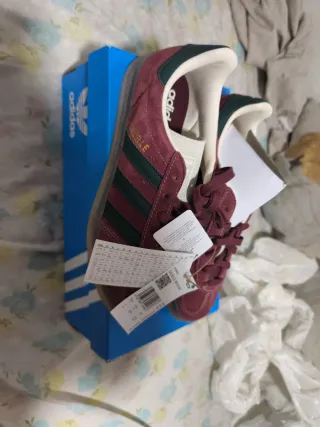 Zapatillas Adidas Gazelle Burdeos y Verde