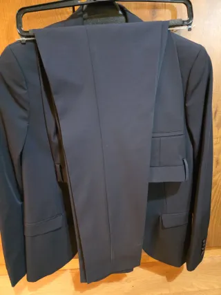 Traje de hombre azul marino